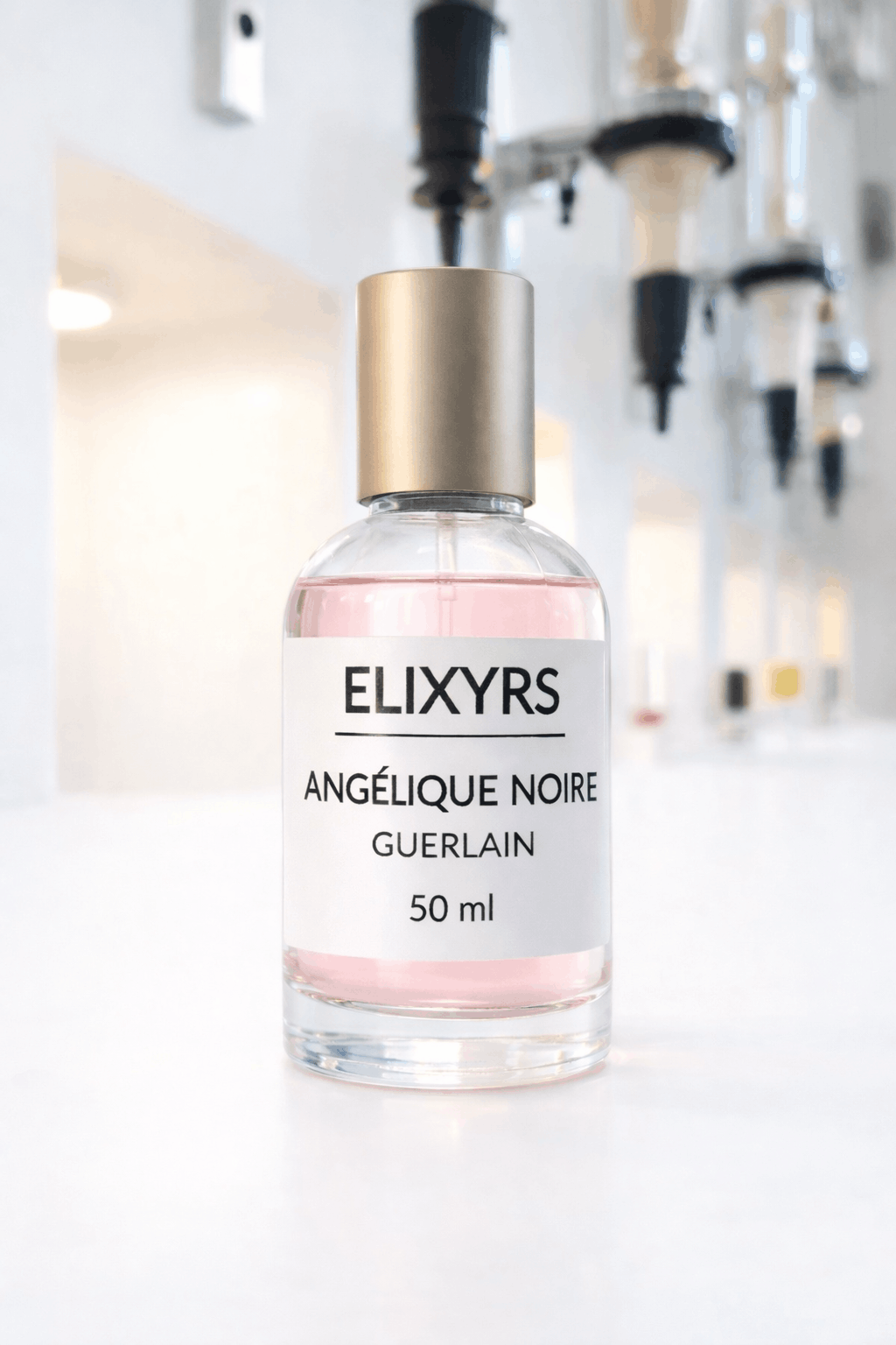 Intérieur boutique ELIXYRS avec flacons alignés